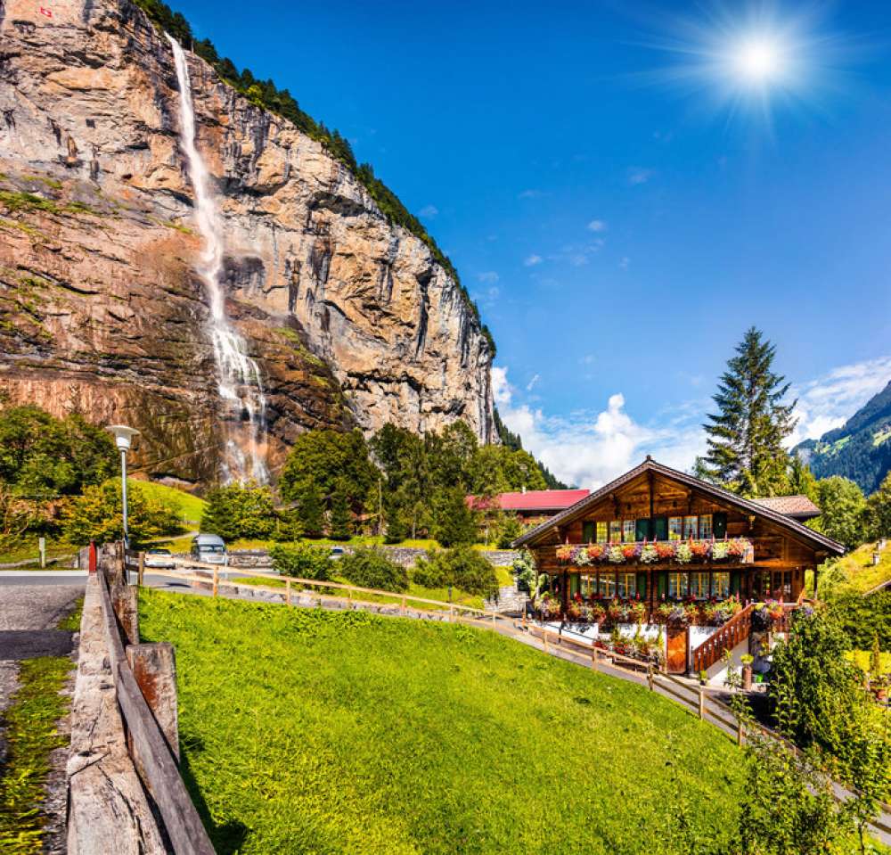 Staubbach-Falls-in-Lauterbrunnen-Switzerland